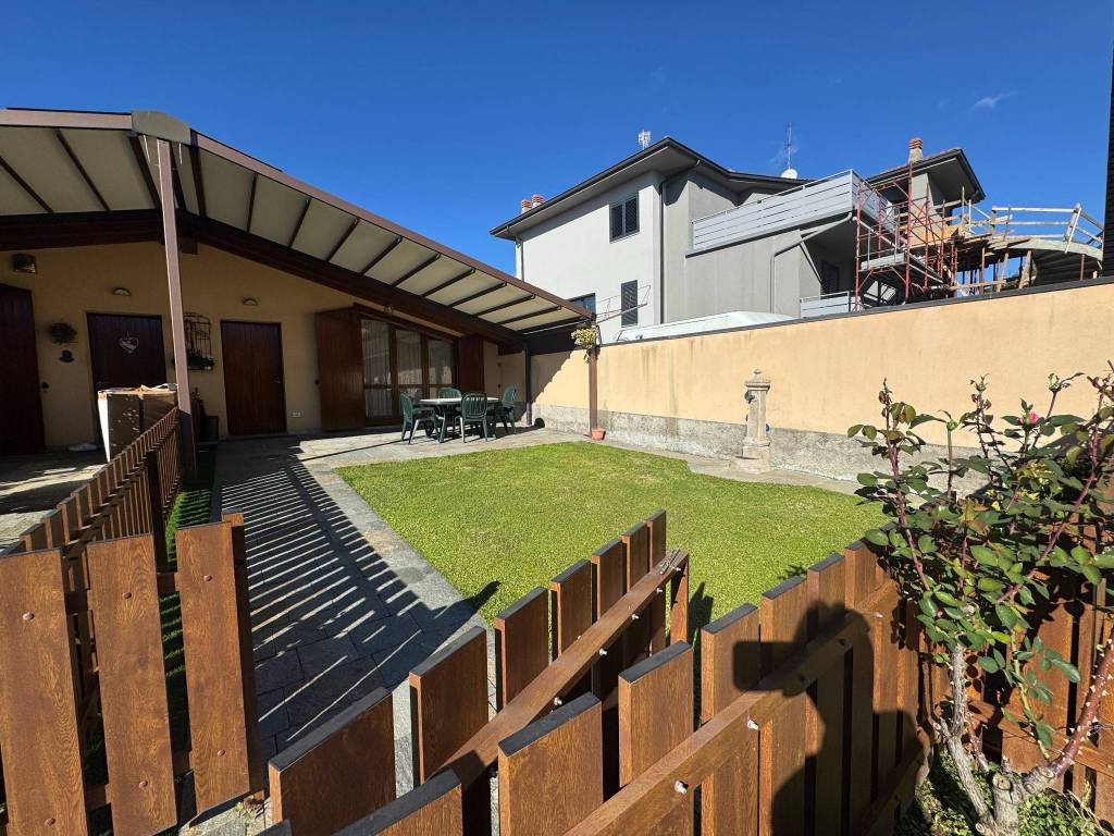 Villa a Levate - cod. 3818