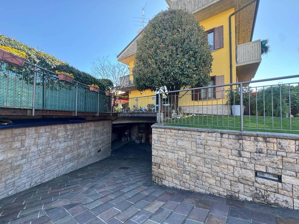 Villa a Dalmine - cod. 3837