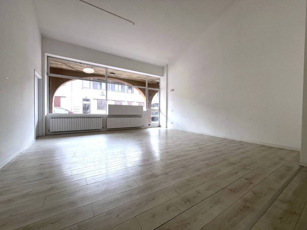 Negozio a Dalmine - cod. 3840